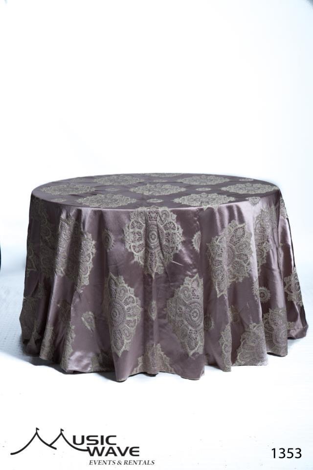 Rental store for Mantel Battemberg Lila  1353 d 120x120 in San Juan PR